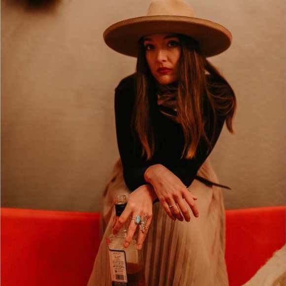 Meet your Posher, Taylor - Picture 6 of 7